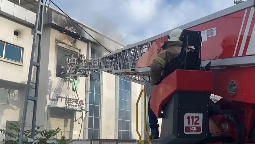 Beylikdüzünde tekstil fabrikasında yangın