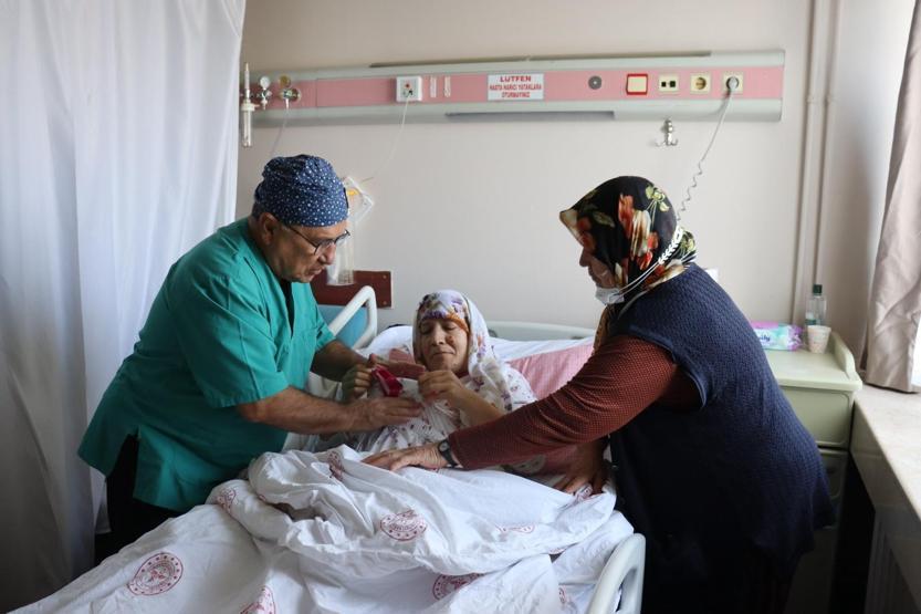 Karın ağrısıyla hastaneye gitti Doktorlar görünce şoke oldu