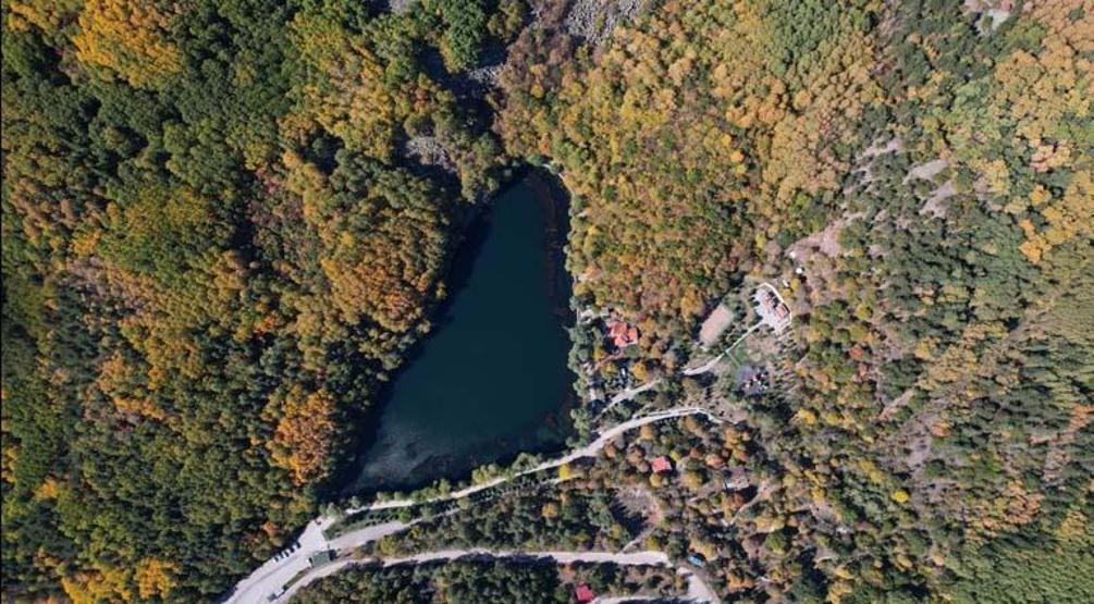 Karagöl Tabiat Parkı ziyaretçilerini kendine hayran bırakıyor