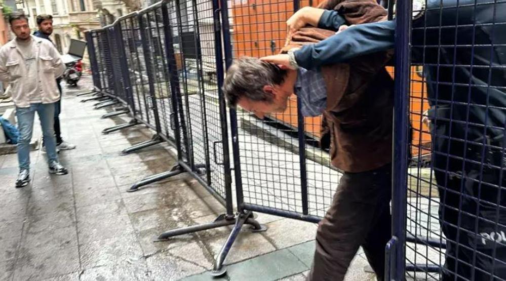 Son dakika haberi: Beyoğlunda polise bıçaklı saldırı Tutuklandı