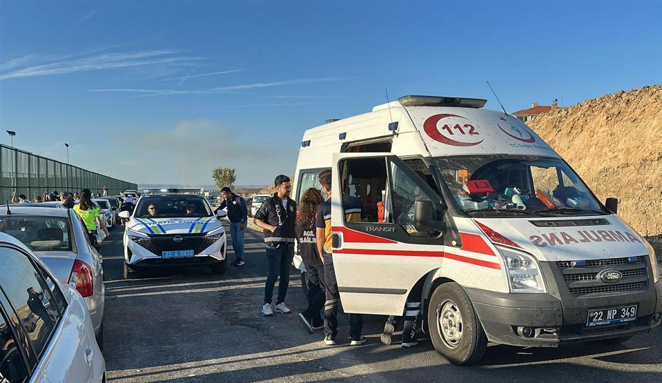 Edirnede maçta görevli polise yumruklu saldırı: 2 gözaltı