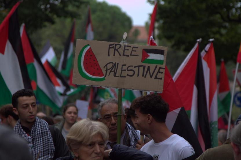 İtalyada, İsrail maçı öncesi Filistine destek yürüşüyü