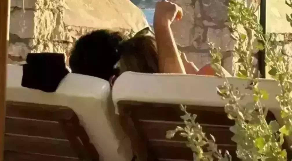 Survivor Aleyna Kalaycıoğlu ile rapçi sevgilisi Canbay aşka geldi ÖPMELERE DOYAMADI