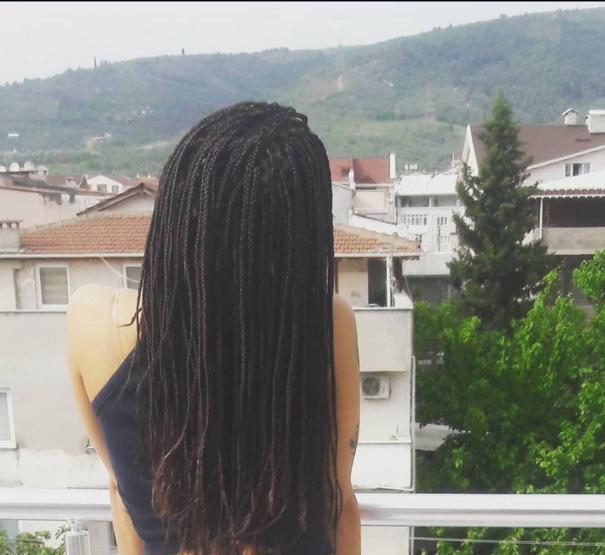 Afrika örgüsü saç modeli detayıyla beraat etti