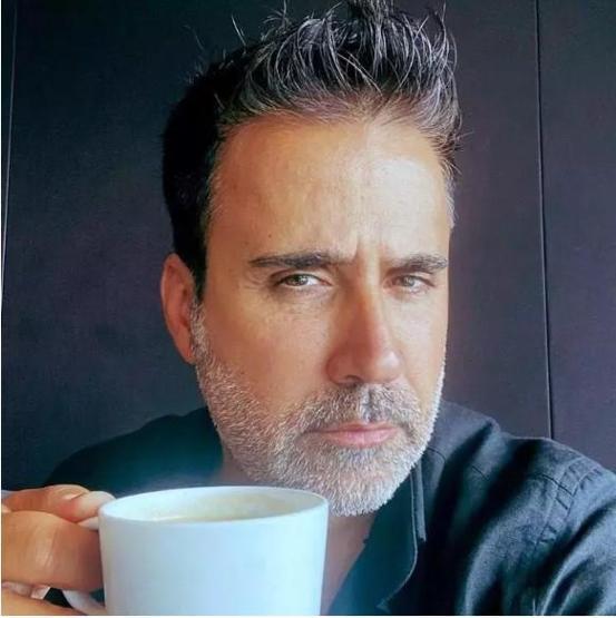 Sır gibi sakladığı oğlunu sahneye çıkardı KÜÇÜK EMRAH