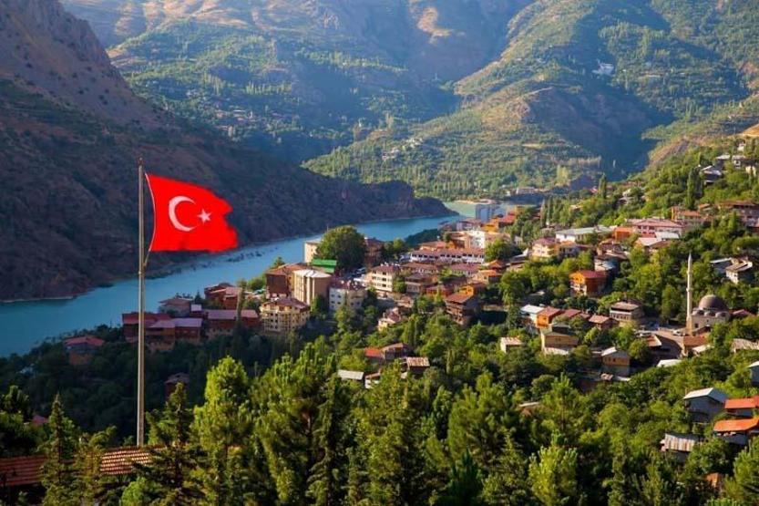 Nüfusunun 10 katı ziyaretçi ağırlıyor Türkiyenin en etkileyici yerlerinden biri