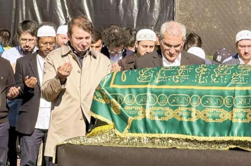 İblisin damatları cenazede