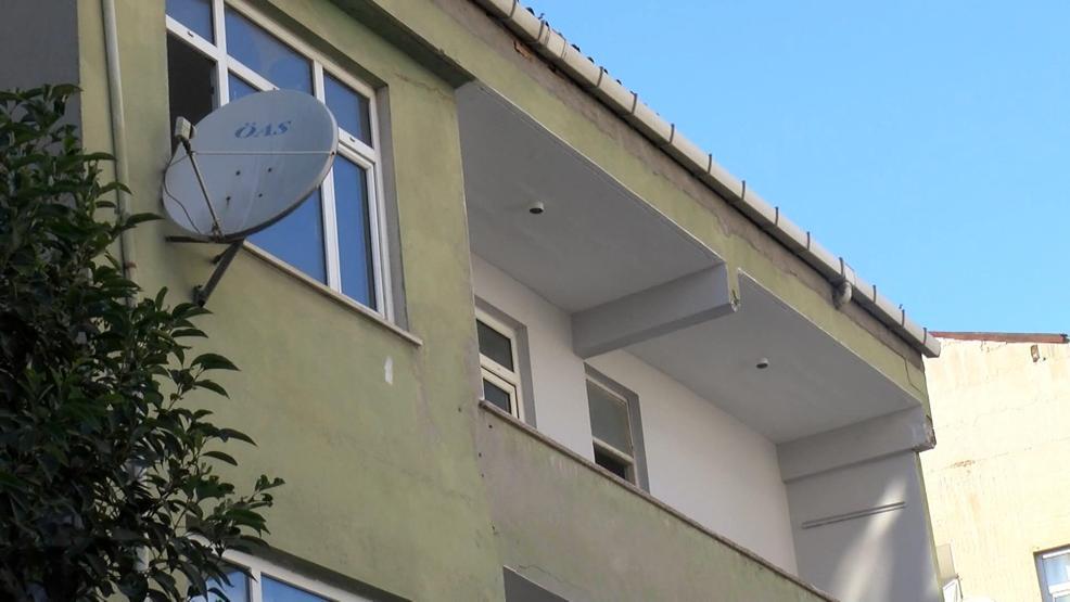 Bağcılarda panik dolu anlar Tadilat için çatıya çıkan usta hemen polisi aradı