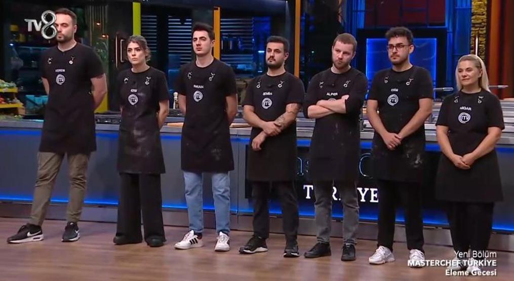2 yıl sonra bir ilk: Kaşık attı MasterChef Mehmet Şef yılın ilk kaşığını hak eden yarışmacıyı açıkladı