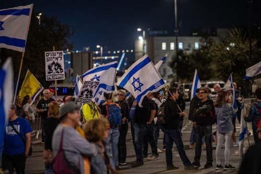 Katil Netanyahunun evinin önünde gösteri: 9 gözaltı