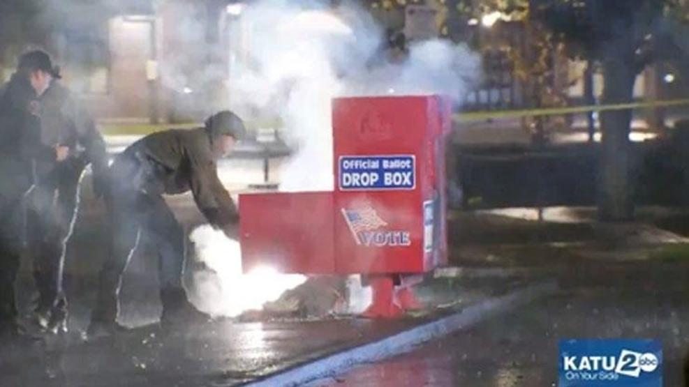 Ortalık karıştı ABD’de seçim öncesi sandık yakıldı