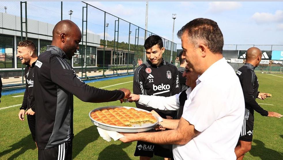 Beşiktaş Yönetimi’nden takıma moral ziyareti