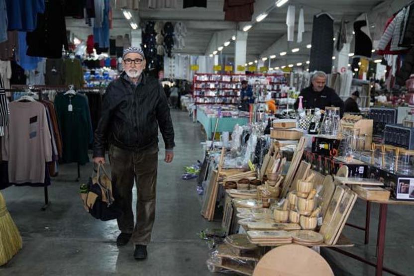 YAŞ: 81 Gençlere taş çıkartıyor