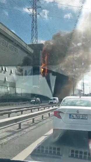 SON DAKİKA: İstanbulda özel okulda yangın paniği