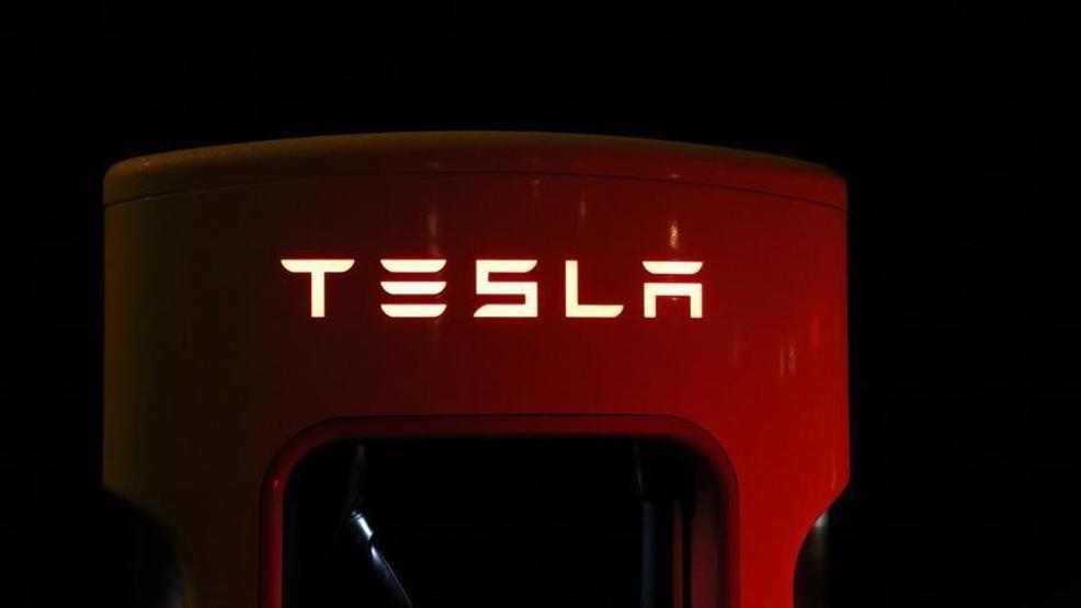 Seçimin asıl kazananı Elon Musk oldu Teslanın değeri 1 trilyon dolara ulaştı