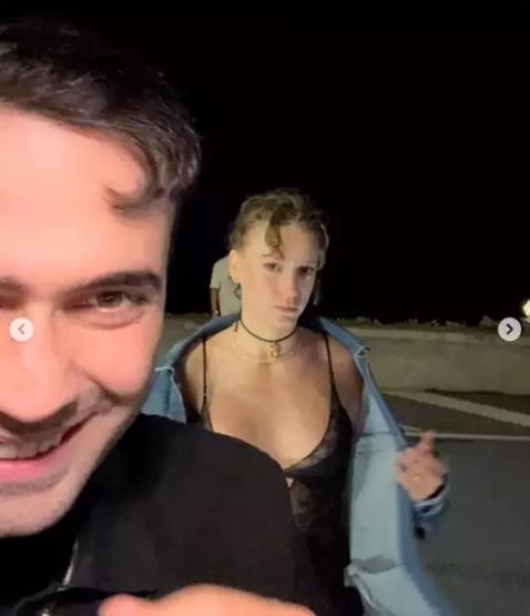 Mert Demirden Serenay Sarıkayaya aşk öpücüğü