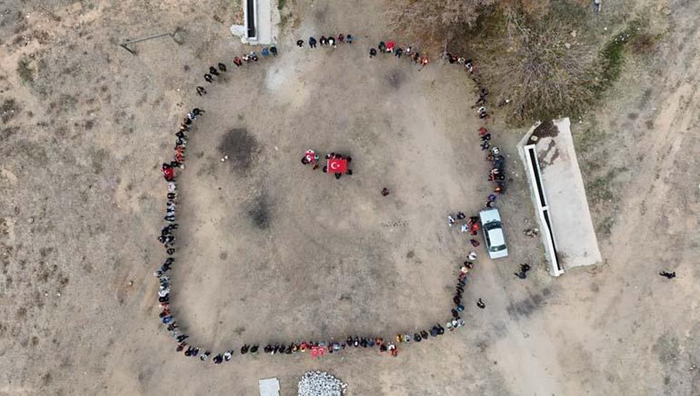 DOĞAL AĞRI KESİCİ Etkisini duyan buraya koşuyor Türkiyenin her yerinden ziyaretçi akını var Hem şifa dağıtıyor hem de... Tarihi Sulu Mağara...