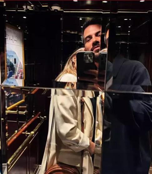 Aslı Enver eşiyle birlikte yıl dönümlerini kutladı