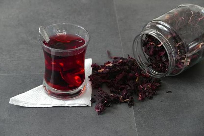 Geçmeyen öksürüğe doğal çözüm: Hatmi çiçeği (Ebegümeci) ve meyan kökü şifası Bu tarif tam bir reçete