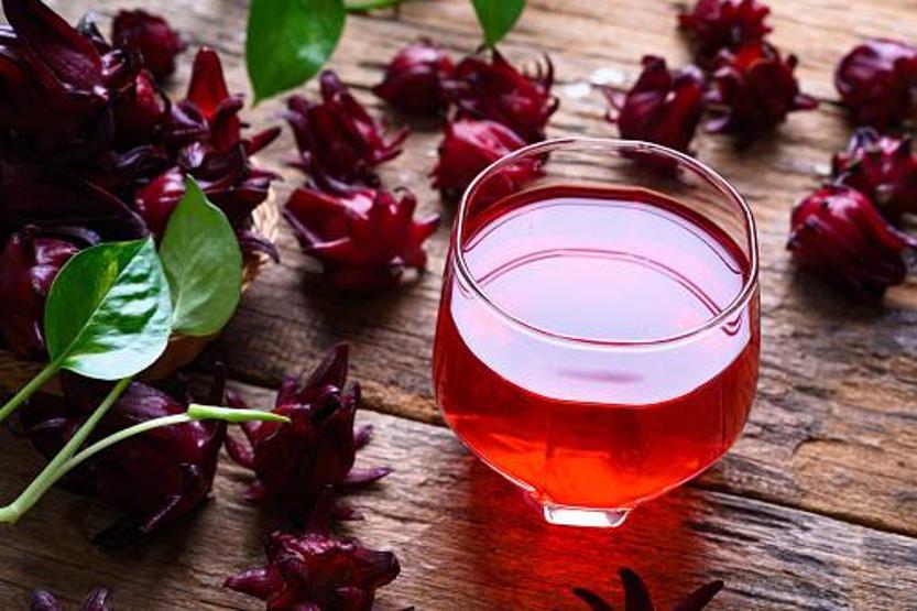 Geçmeyen öksürüğe doğal çözüm: Hatmi çiçeği (Ebegümeci) ve meyan kökü şifası Bu tarif tam bir reçete