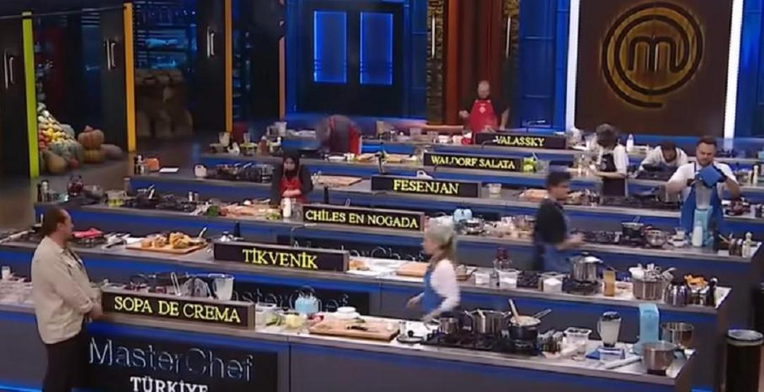 MASTERCHEFE DAMGA VURAN LEZZETLER Sopa De Crema, Tikvenik, Chiles En Nogada, Fesenjan, Waldorf Salata, Valassky tarifi ve püf noktaları