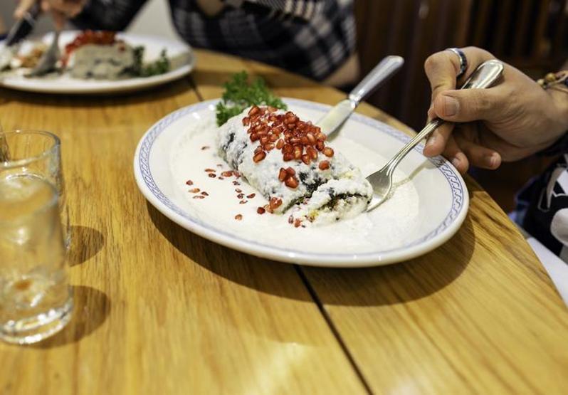 MASTERCHEFE DAMGA VURAN LEZZETLER Sopa De Crema, Tikvenik, Chiles En Nogada, Fesenjan, Waldorf Salata, Valassky tarifi ve püf noktaları
