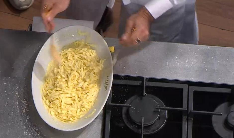 İTALYAN LEZZETİ MASTERCHEFTE Danilo Zanna öve öve bitiremedi Fettuccine Alfredo tarifi ve püf noktaları: Tavuk ve mantar kullanmayın