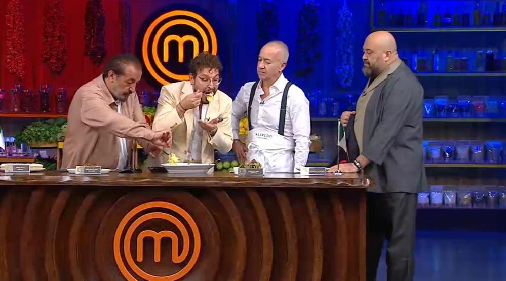 İTALYAN LEZZETİ MASTERCHEFTE Danilo Zanna öve öve bitiremedi Fettuccine Alfredo tarifi ve püf noktaları: Tavuk ve mantar kullanmayın