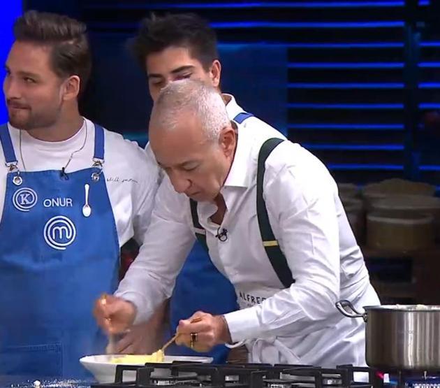 İTALYAN LEZZETİ MASTERCHEFTE Danilo Zanna öve öve bitiremedi Fettuccine Alfredo tarifi ve püf noktaları: Tavuk ve mantar kullanmayın