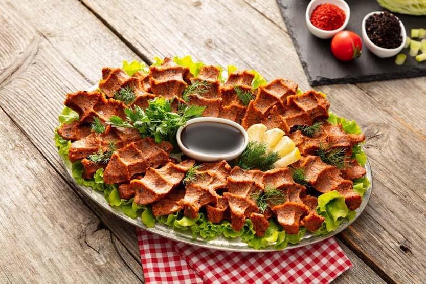 Kayseriden Gaziantepe Türkiyenin Lezzet Rotaları... Bu Lezzetler Damak Çatlatıyor: Baklava, Urfa kebabı, Mantı, Çiğ köfte daha neler neler...