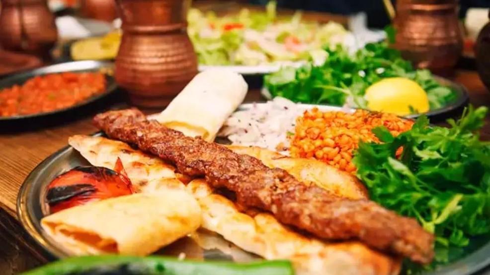 Kayseriden Gaziantepe Türkiyenin Lezzet Rotaları... Bu Lezzetler Damak Çatlatıyor: Baklava, Urfa kebabı, Mantı, Çiğ köfte daha neler neler...