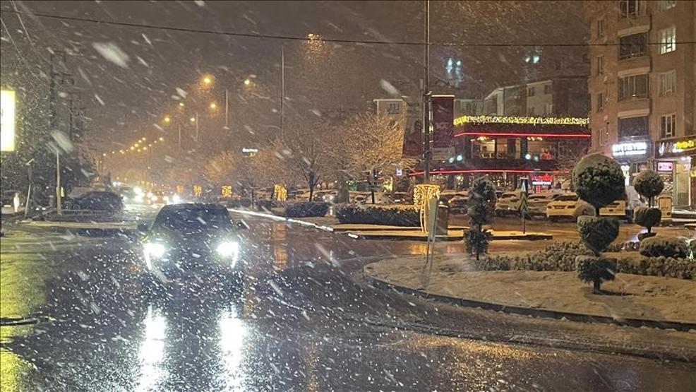 SON DAKİKA HABERLER | İstanbul ve Ankara beyaza büründü, Anadolu Otoyolunda ulaşım durdu... Kar ve tipi yurdu sardı