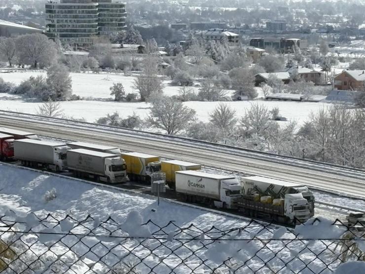 TEMde hasarlı kazalar nedeniyle trafik durdu