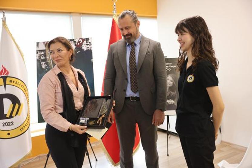 Demirören Medya Lisesi’nden unutulmaz Öğretmenler Günü etkinliği