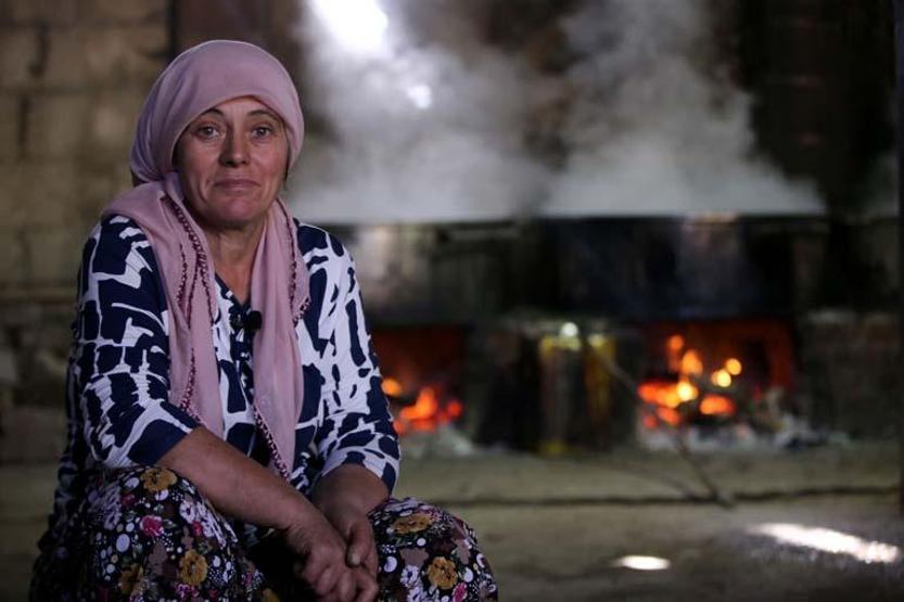 15 saat kaynatılıyor, kor ateşte bekletiliyor Yapımı zahmetli tadı damak çatlatıyor Havası pekmez kokan köyde ocaklar yandı Litresi 150 TL. Pancar Pekmezi...