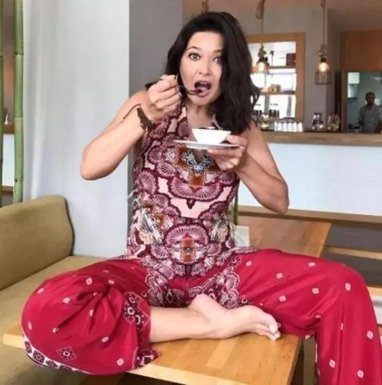 15 kilo veren Nurgül Yeşilçay fiziğiyle şov yaptı Pozlarına beğeni yağıyor