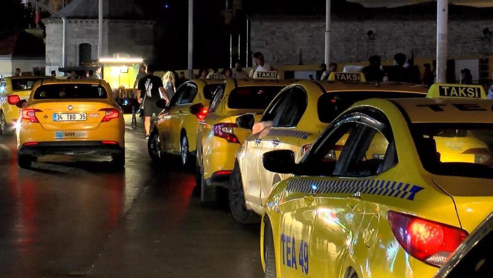 İstanbulda yakında yollara çıkması beklenen 2.500 taksinin renkleri belirleniyor İşte 5 farklı tasarım modeli...