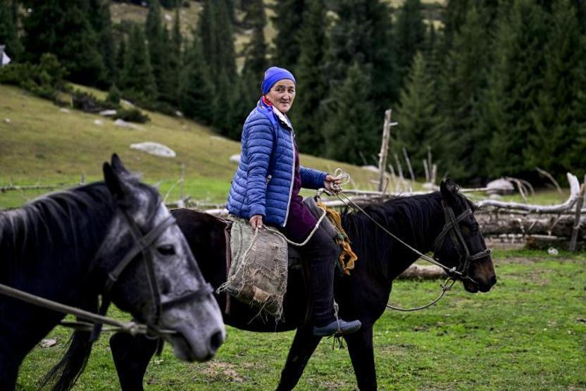 Tanrı Dağlarında Türk ailenin 1 günü Buraya gelip hastalığını yenenler var...