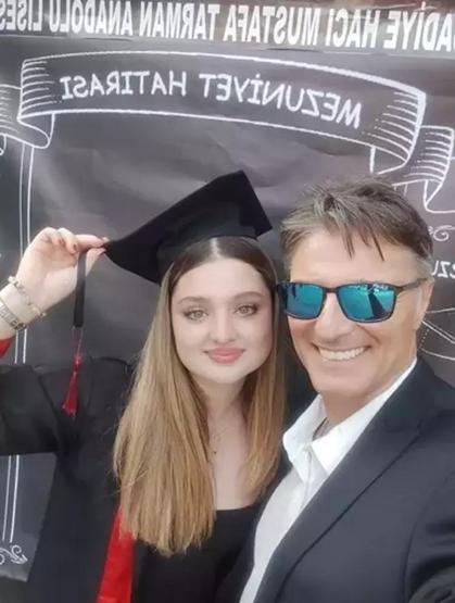 Ünlü ismi korkutan telefon... Sosyal medyadan paylaştı: Kızımı öylece bırakıp gitmiş