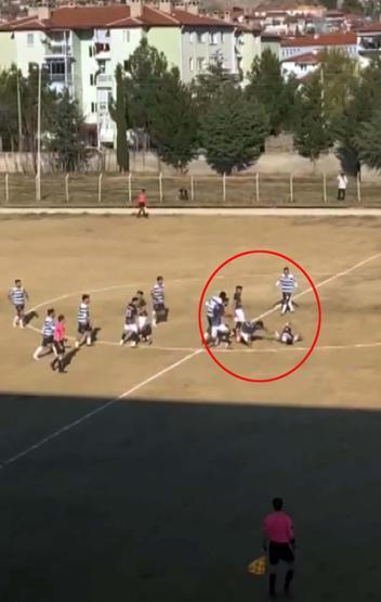 SON DAKİKA HABERİ | Amatör maçta futbol değil tekme ve yumruklar konuştu Tam 14 kırmızı kart çıktı...
