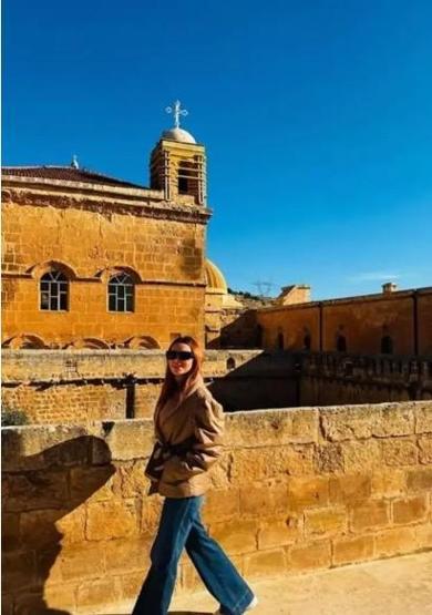 Hadisenin Mardin tatili ve yeni imajı sosyal medyada olay oldu