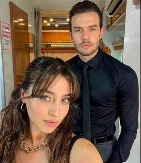 Cemre Baysel paylaştı sevgilisi Aytaç Şaşmazdan yorum gecikmedi