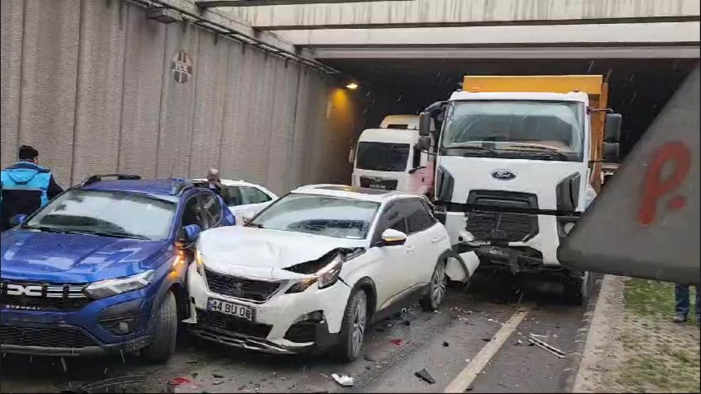 SON DAKİKA HABERİ: Malatyada zincirleme kaza: Ortalık savaş alanına döndü