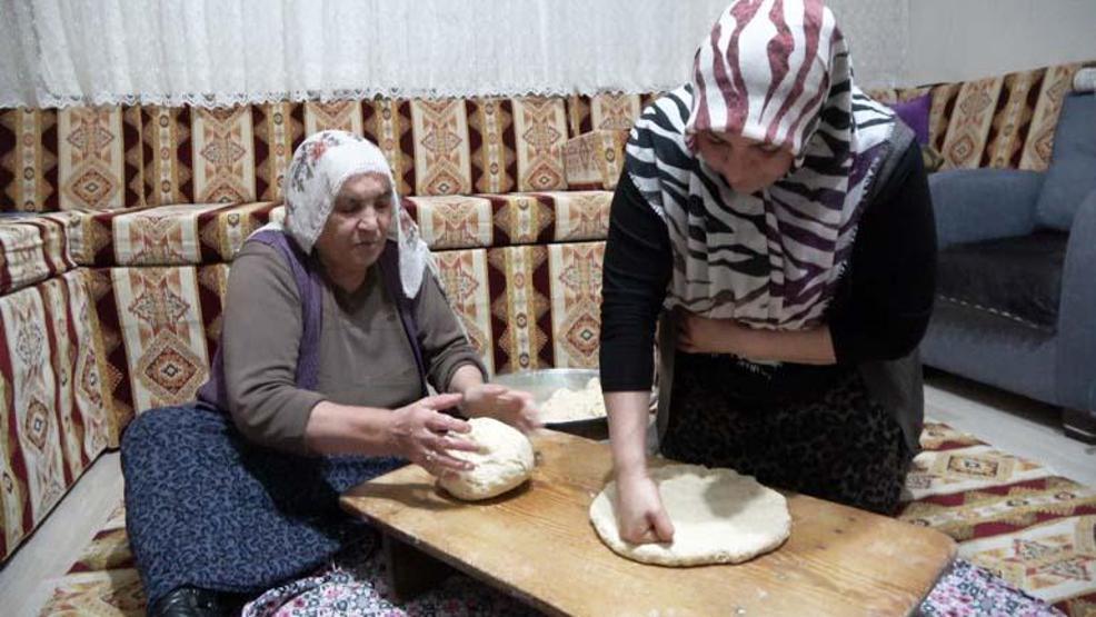 Yozgat kömbesi geleneksel lezzetiyle kalabalık sofraları süslüyor