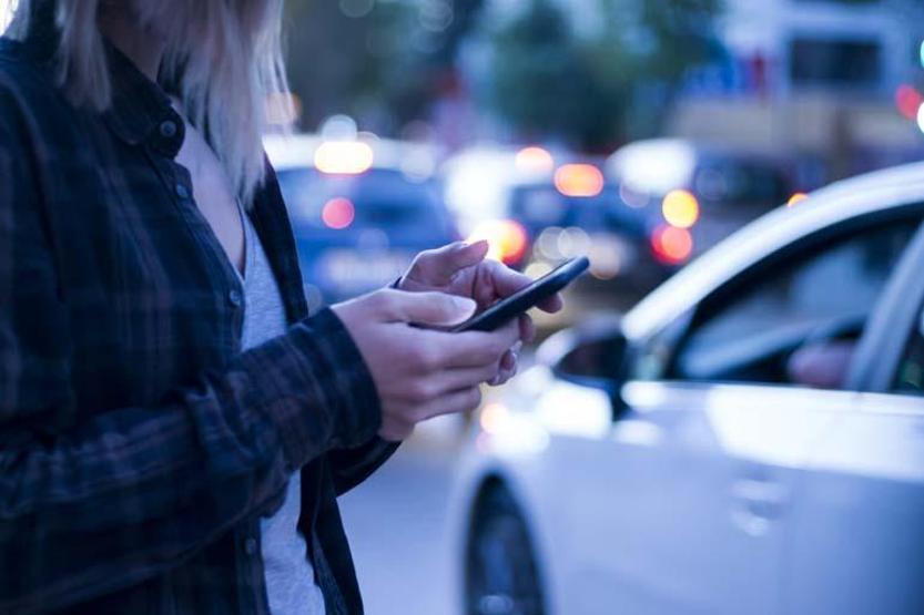 Araçta Telefona Bakarken Mideniz Mi Bulanıyor Yeni Güncellemeyle Bu Sorun Tarih Oldu