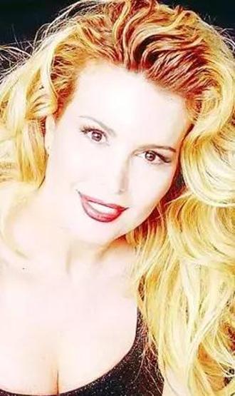 Harika Avcı Yıllar Sonra Instagram’a Döndü Paylaşımı Sanal Medyada Olay Oldu