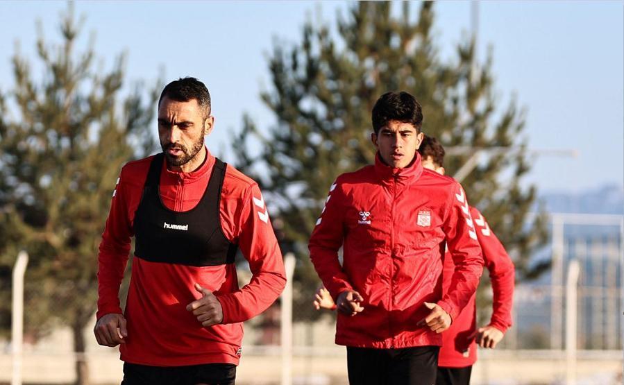 Ömer Erdoğan, mesaiye başladı