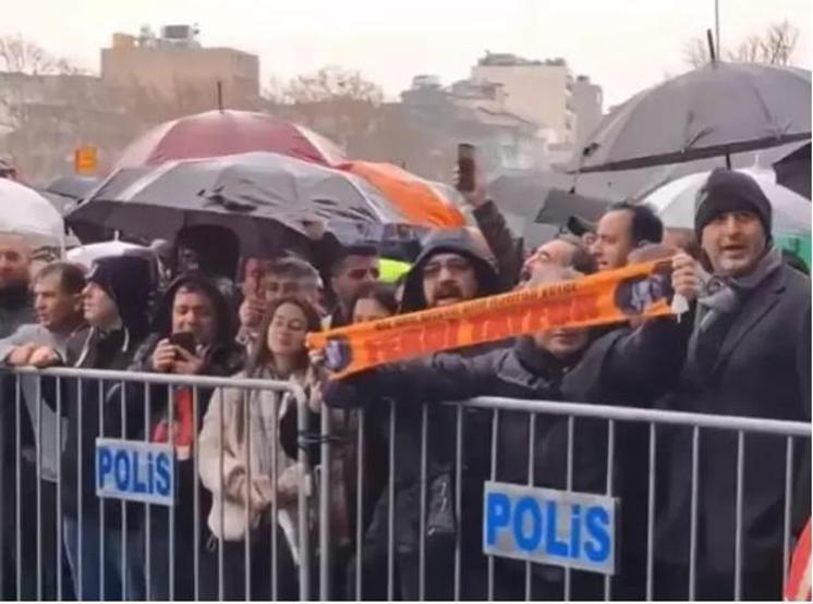 FERDİ TAYFUR HAYRANLARI AKM ÖNÜNDE Bana babamdan miras kaldı Ferdi Tayfur