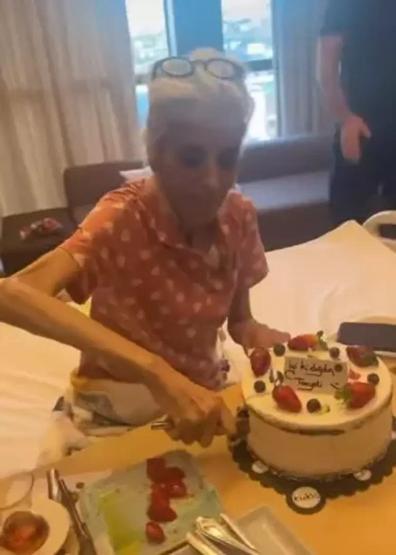 Pankreas kanseri tedavisi gören Tanyeli yeni yaşına hastanede girdi Şifa diledi