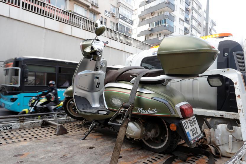 Antalya’da motosiklet kazası yapan genç hayatını kaybetti Çalan telefonuna kimse yanıt veremedi...